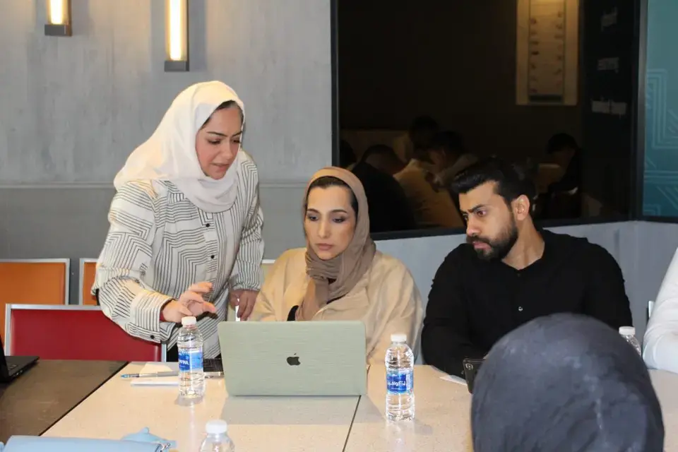 Team working together on Lumofy
